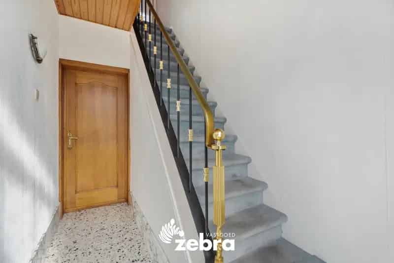 Gunstig gelegen woning met veel potentieel te Roeselare!