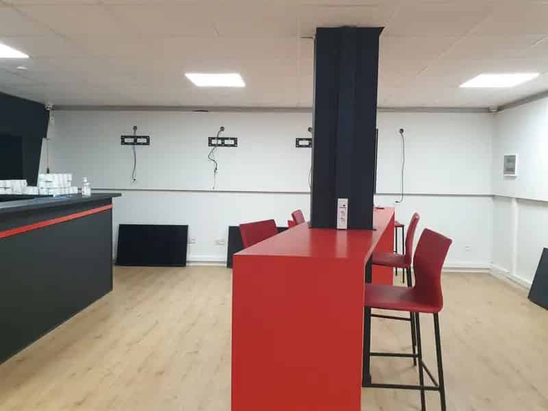 TE HUUR: handelspand van 114m² te Zolder!