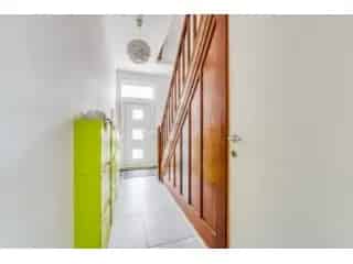 Huis te koop Sint-Pieters-Leeuw - Ruime woning met 4 slaapkamers en zonnepanelen