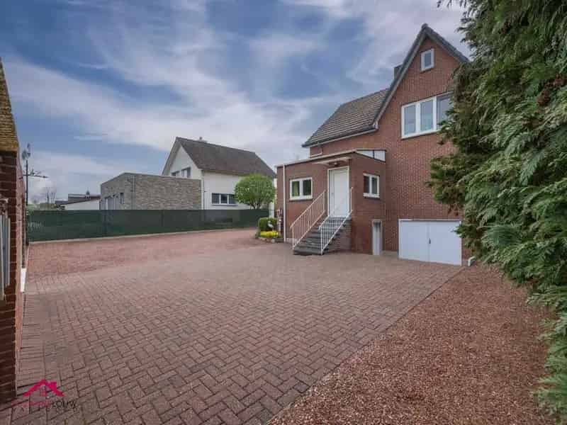 Zeer goed onderhouden vrijstaande woning