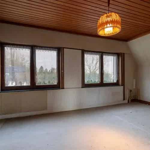 Constructief sterke woning in een residentiële buurt op een perceel van 1035m²