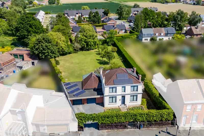 Huis te koop: 3 4 slaapkamers, dubbele garage, tuin en sauna