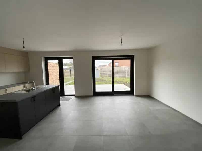 Goedgelegen En Energiezuinige Nieuwbouwwoning Met Terras En Tuin