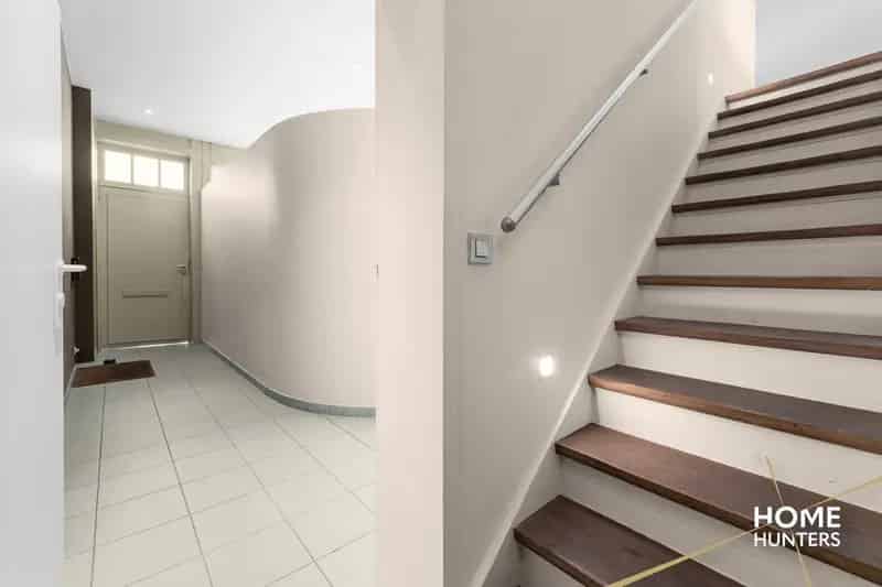 Prachtig afgewerkte herenwoning met praktijkruimte/polyvalente ruimte in het centrum van Ieper