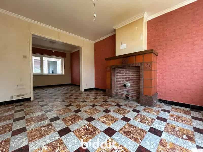 TE RENOVEREN WONING MET 2 SLAAPKAMERS & TUIN
