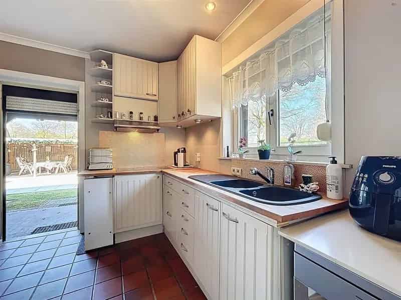 Open bebouwing met 2 slp en garage op perceel van 677m²