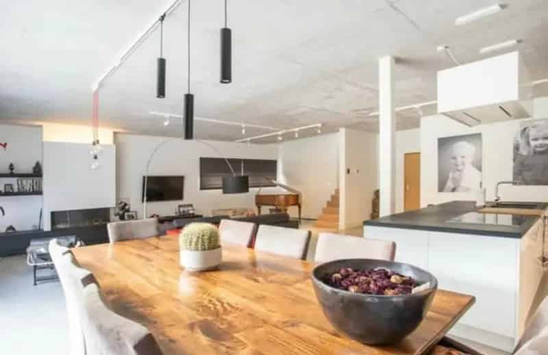 Huis te huur: Moderne woning met diverse bijgebouwen