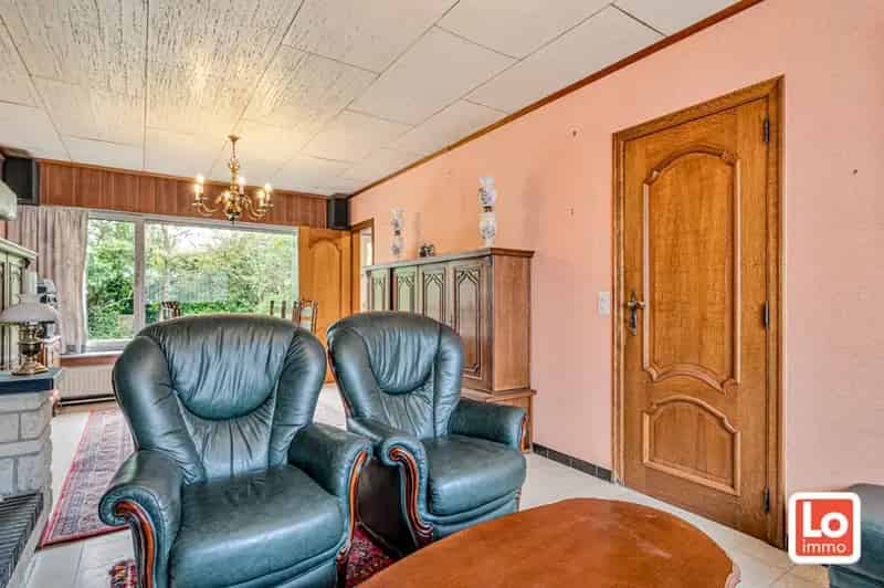 VERKOCHT! Te renoveren halfopen woning met inpandige garage gelegen op een topligging in Lochristi!