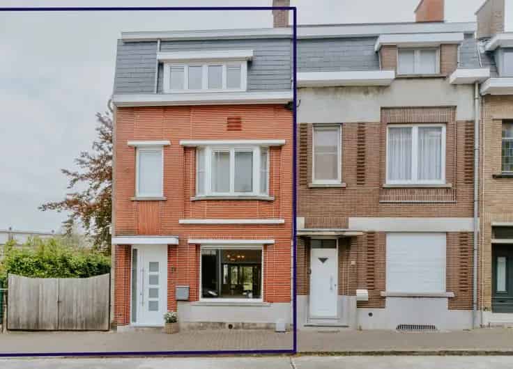 Huis Te Koop Ronse: Burgerwoning met 2 Garages en Tuin