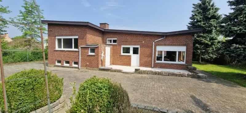 Rustig en welgelegen EENGEZINSWONING, open beb., op 15 are 92 ca