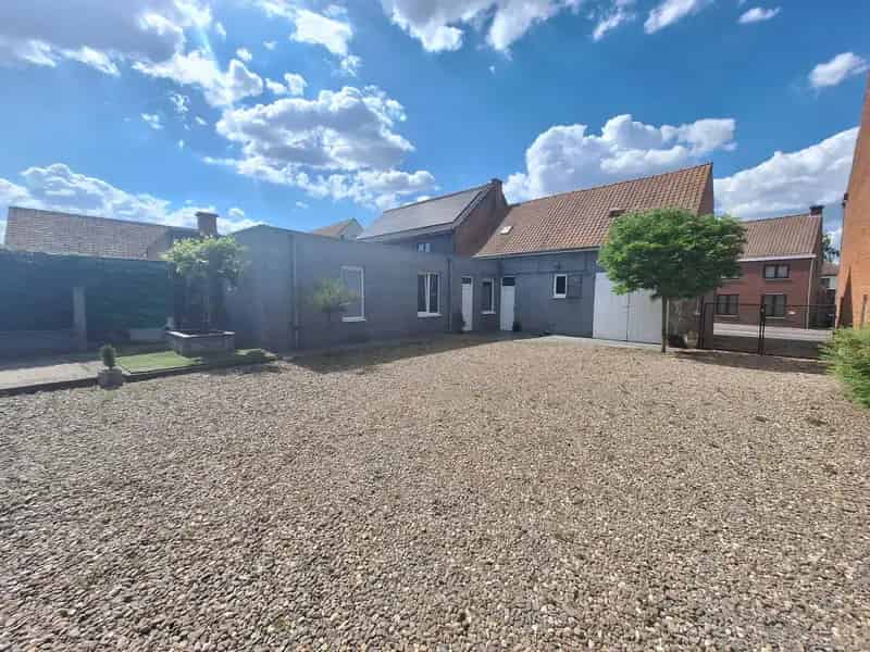 Gerenoveerde halfopen bebouwing 1441m² tuin boomgaard