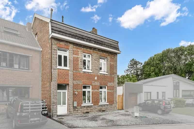 Halfvrijstaande woning op 6a77ca te Vroenhoven