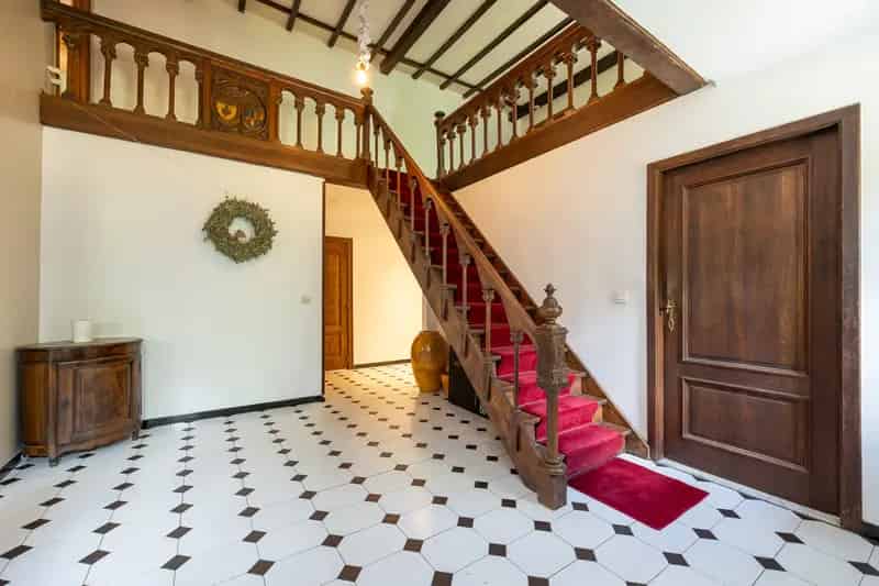 Huis te koop 8 slaapkamers grote tuin zwembad