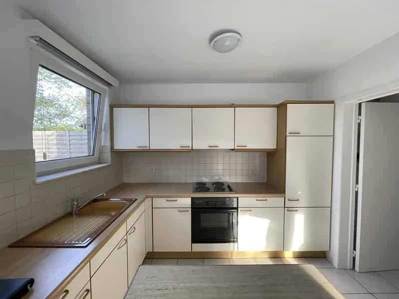 WICHELEN - Gelijkvloers appartement met garage.