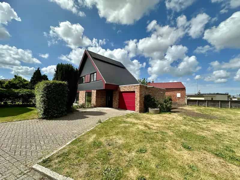 Gerenoveerde woning met 3 slaapkamers te huur in Bentille.