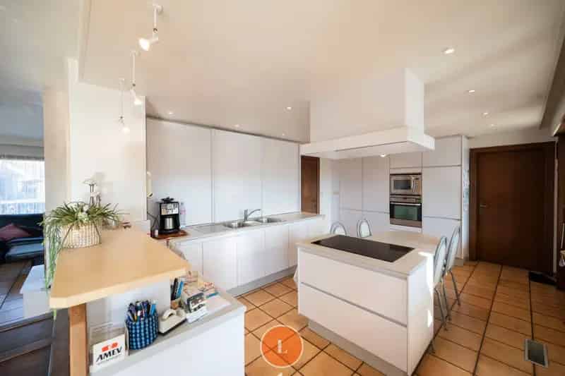ruime en rustig gelegen woning met 5 slaapkamers en dubbele garage