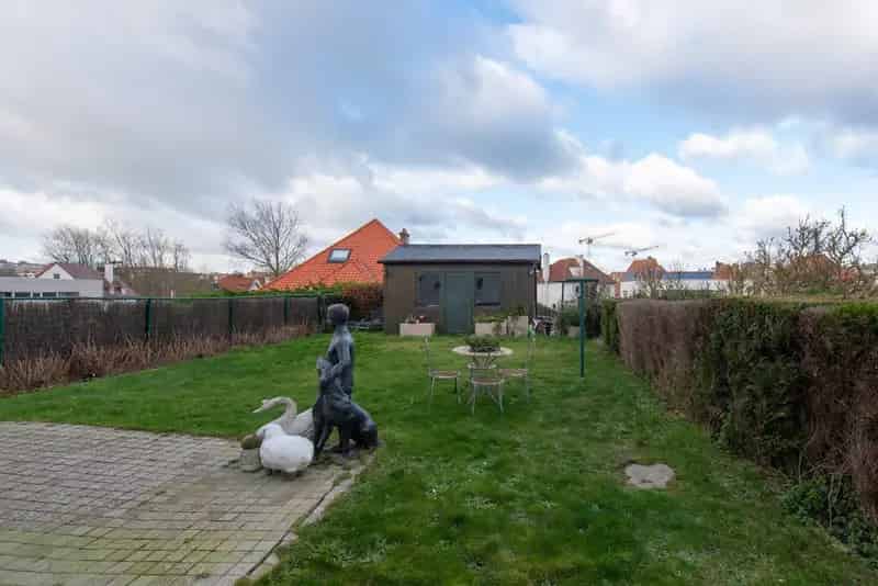 Statige en karaktervolle villa gelegen in de Simli-wijk te Nieuwpoort op 1151 m² - topligging!