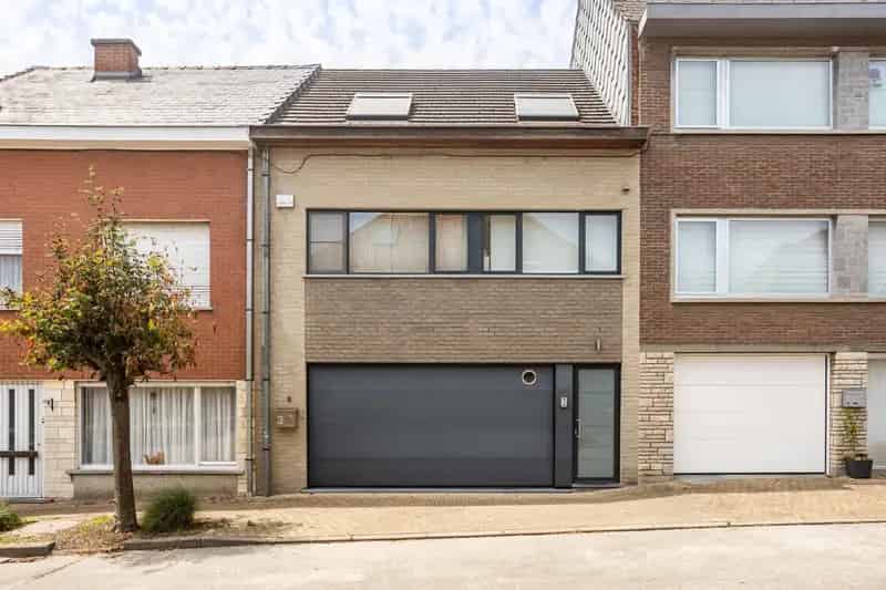 Goed gelegen, ruime & instapklare eigendom met tuin & garage