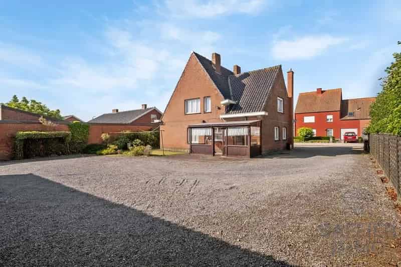 Ruime woning met loods op een perceel van 2200m².