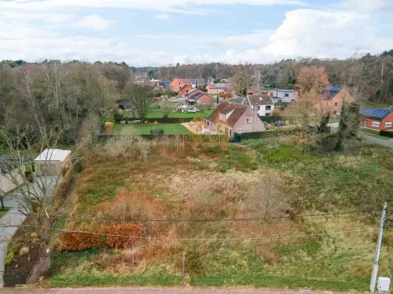 Villagrond (879 m²) voor open bebouwing in groene omgeving te koop!