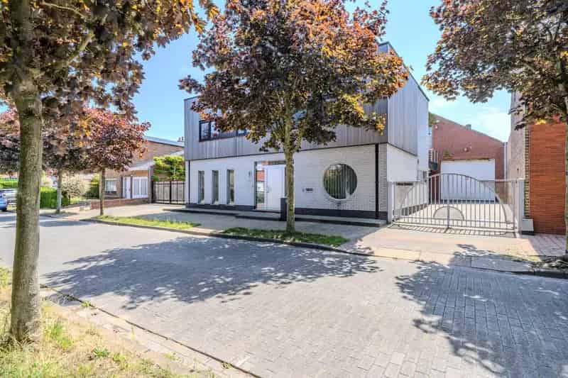 Instapklare woning met loods en vakantie-appartement