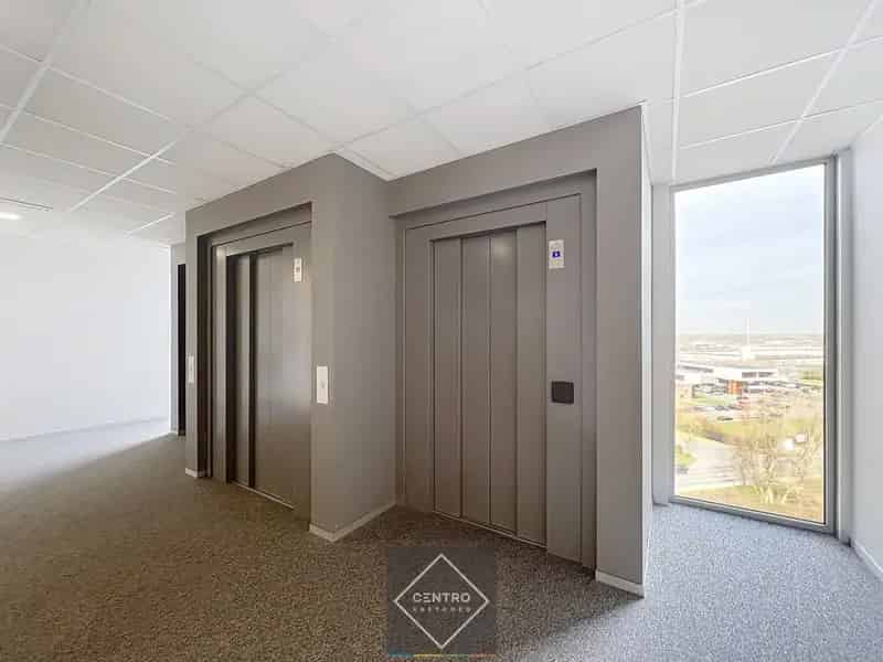 Instapklare KANTOORRUIMTE (± 400 m²) - ALL-IN formule (huur, verbruik, randaccomodatie, etc.) te IEPER.