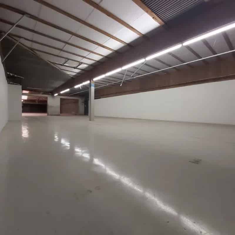 Magazijn van 600 m² te Izegem - vlotte bereikbaarheid