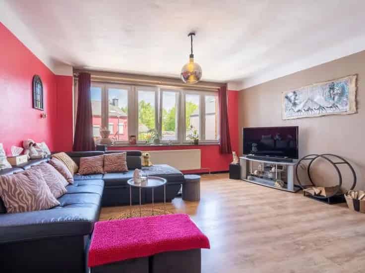 Huis Te Koop Bastogne: Gerenoveerd met Garage