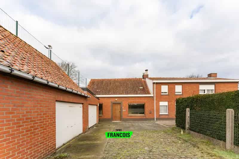 Volledig te renoveren woning/bouwgrond te koop in centrum Gits