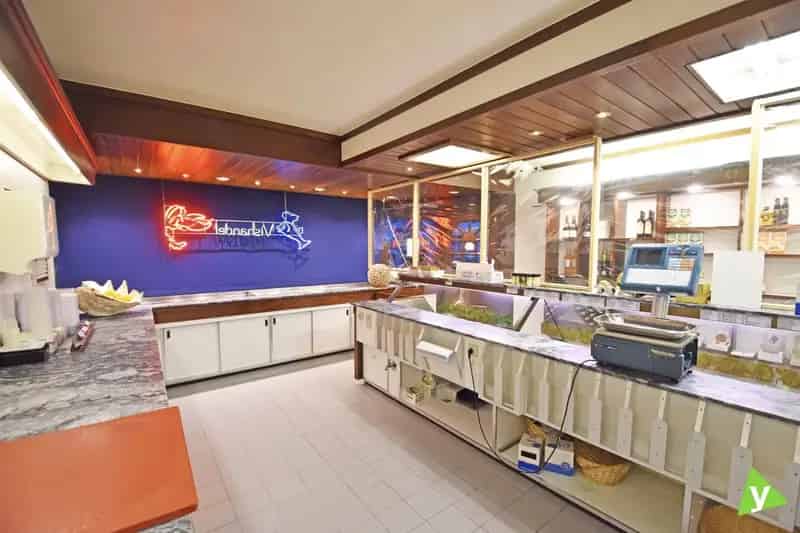Ruime handelswoning te koop op een goed zichtbare locatie in de Boelare!