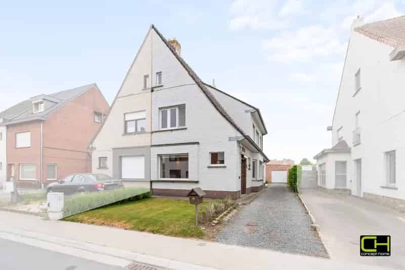 Huis te huur Sleidinge: Lichtrijke woning met 3 slaapkamers en garage