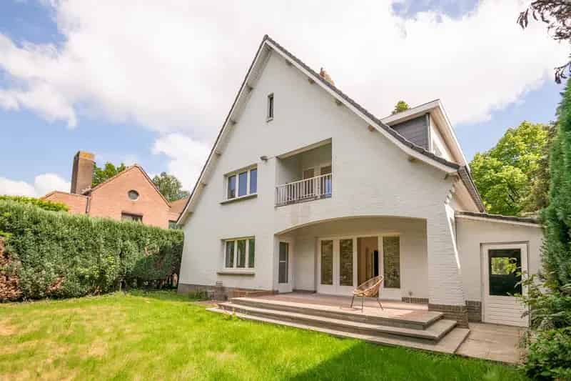 Huis te huur Brasschaat 3 slaapkamers 2 badkamers tuin garage