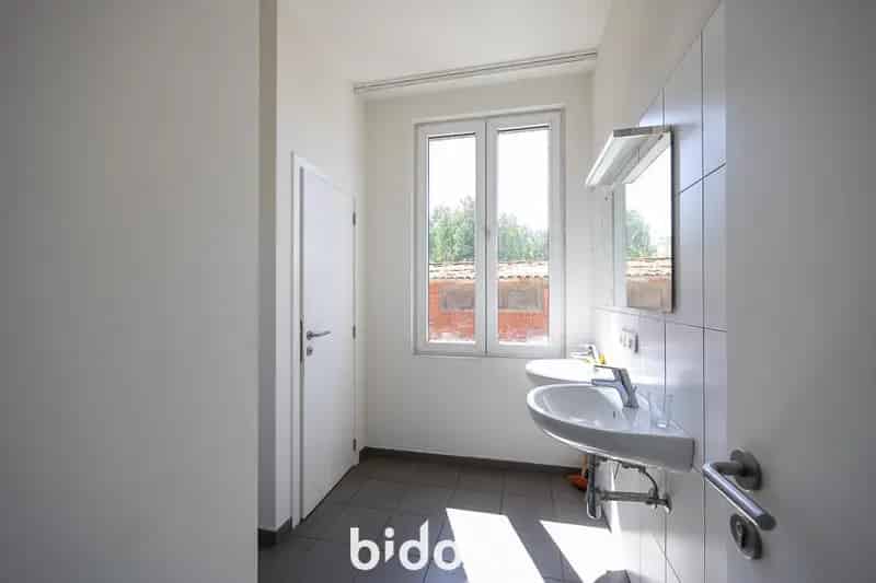 LOT 5: HOEVE MET AANPALENDE GRONDEN