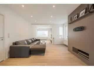 Huis te koop Wielsbeke - Gerenoveerde woning met garage en magazijn