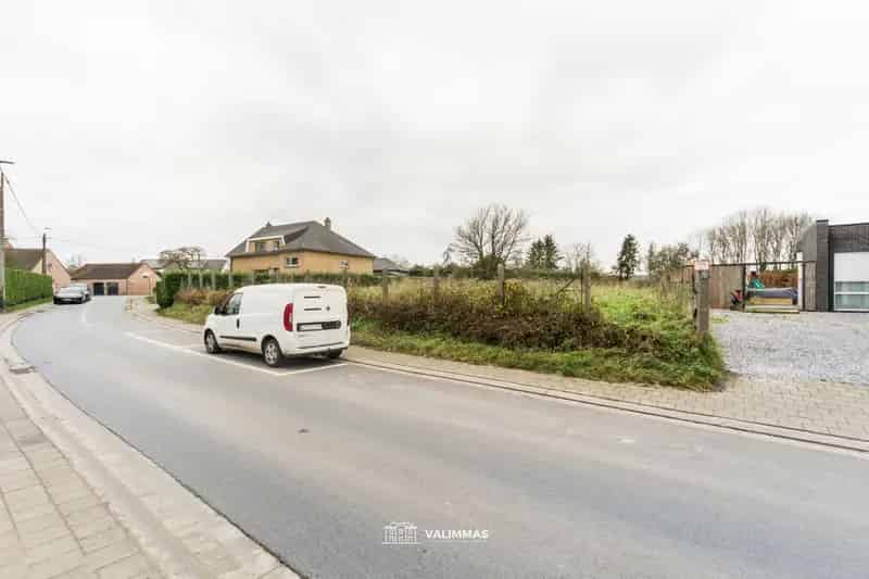 Landelijk gelegen bouwgrond voor een ruime driegevelwoning