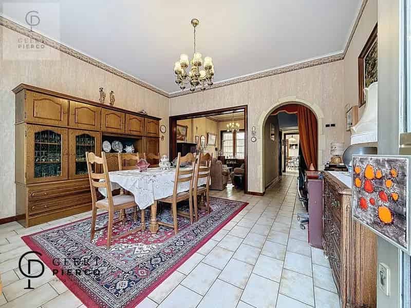 Gezellige stadswoning te Landen