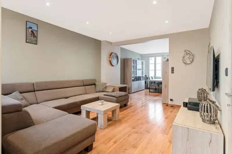 Recent gerenoveerde woning met 3 slaapkamers en grote tuin in Borsbeek!
