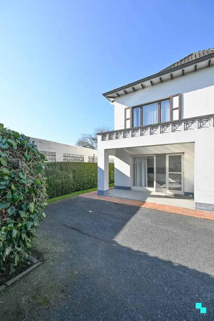 Aantrekkelijk en landelijk gelegen vrijstaande villa te Lendelede