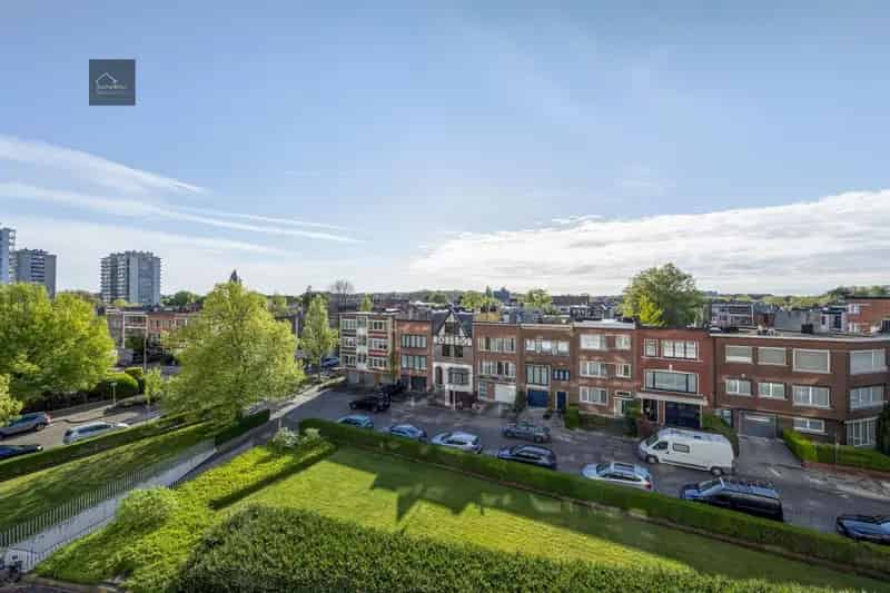Appartement te huur Berchem: Lichtrijk en karaktervol