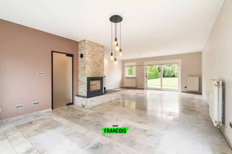 Instapklare, centraal gelegen halfopen woning te koop in Scheldewindeke!