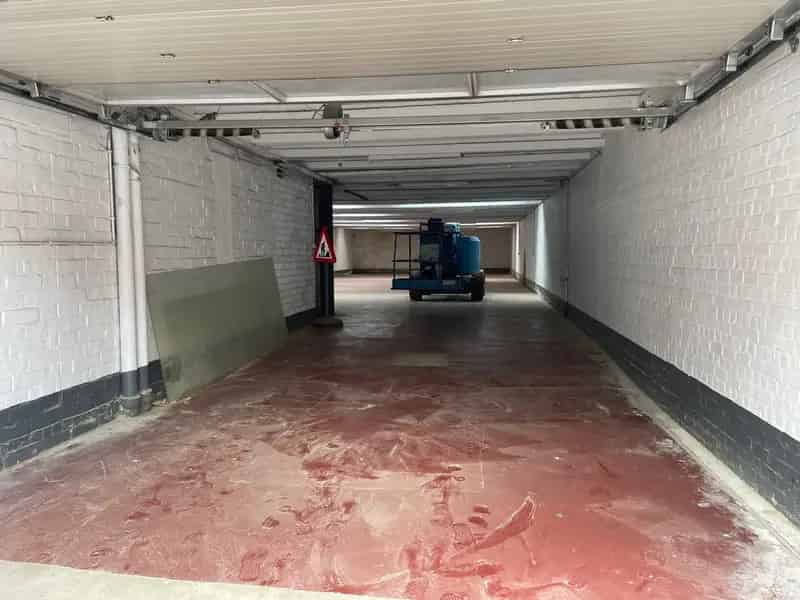 Garage te huur - Ruime autostaanplaats