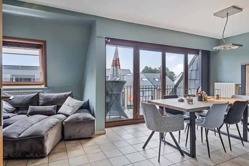 Ruim en licht appartement in Herent met terras en garagebox