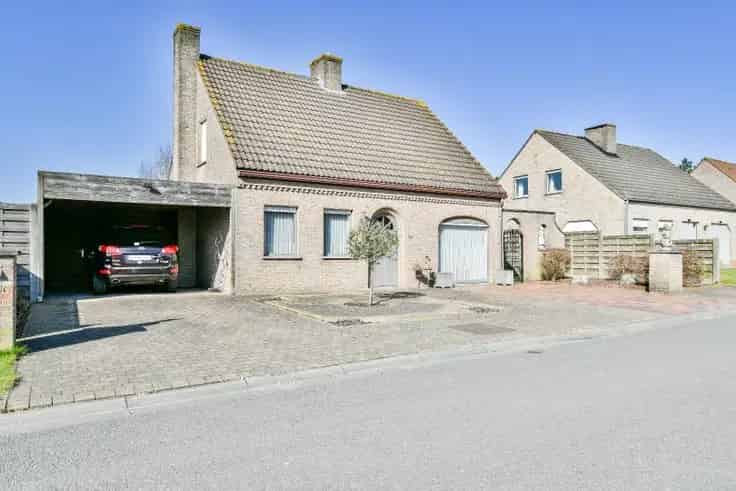 Huis Te Koop Kapellestraat: 3 slaapkamers, Grote Tuin, Carport
