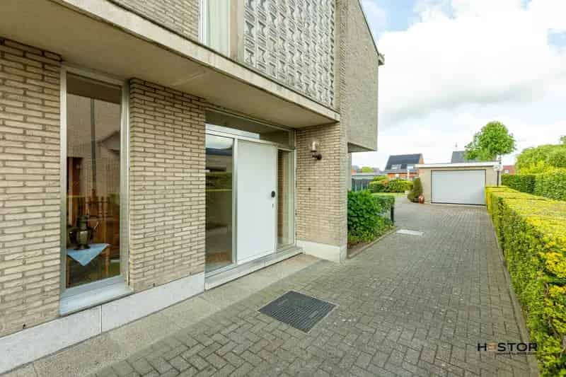 Ruime woning met 5 slaapkamers, tuin en garage in Lebbeke