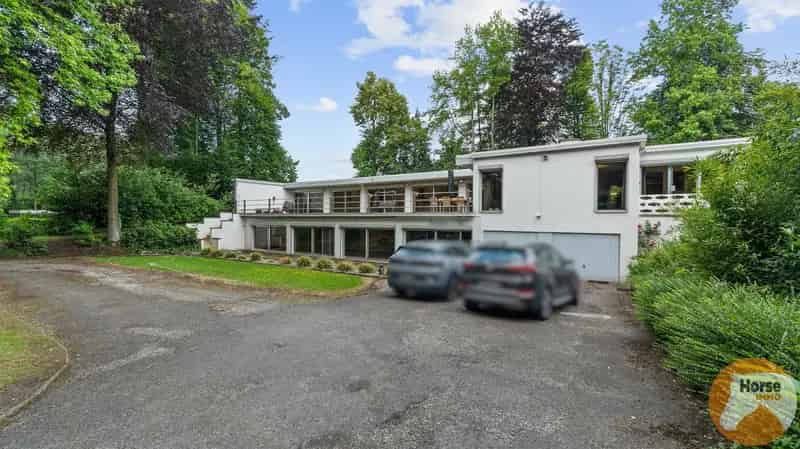 BERINGEN - Imposante woning met handelsruimte