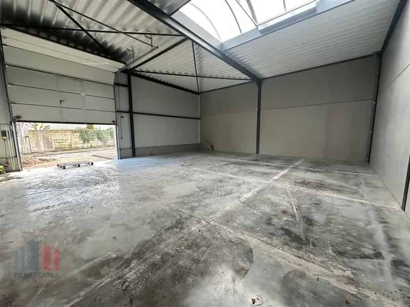 Nieuwbouw bedrijfsgebouw te huur in De Posthoorn Wevelgem