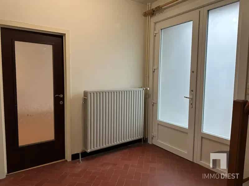 Ruime gezinswoning met 3 ruime slaapkamers, bureau of dressing