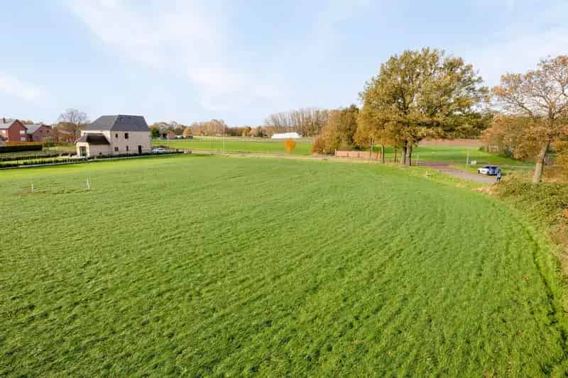 RIANTE BOUWGROND VAN 15A 88CA IN BOSRIJKE EN RUSTIGE OMGEVING VAN TESSENDERLO
