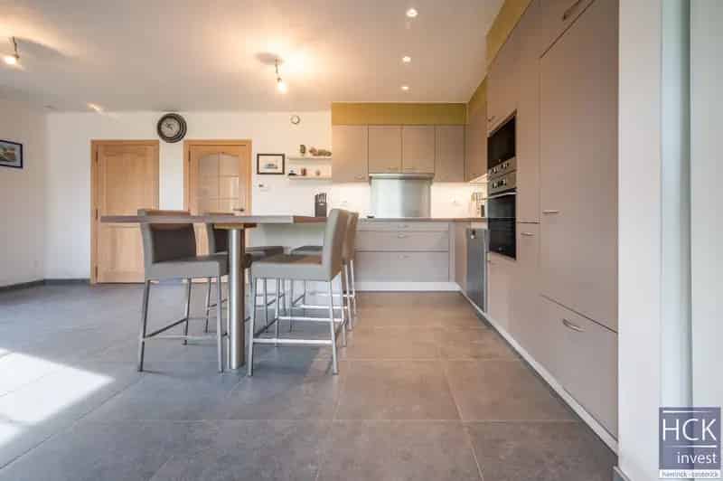 KRUISHOUTEM - Ruime en instapklare woning op toplocatie in centrum !!