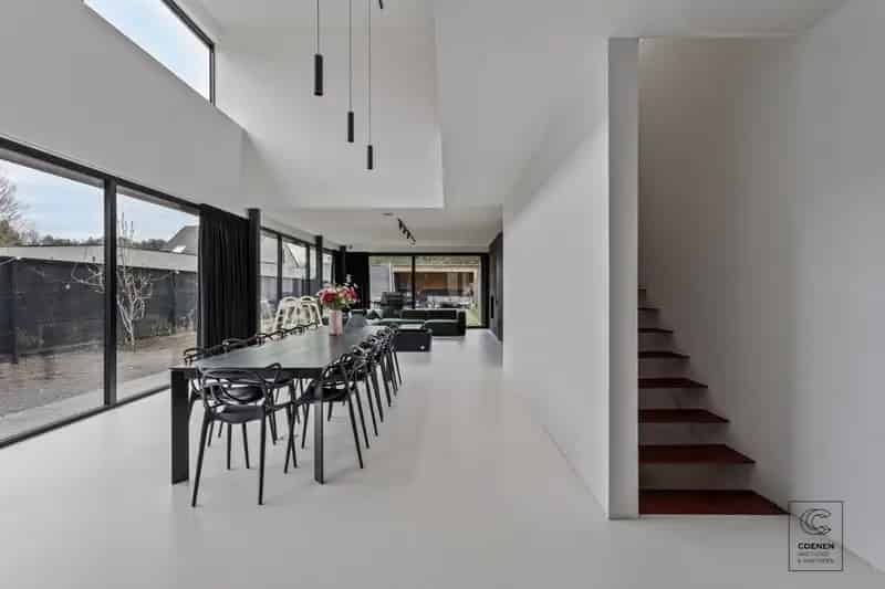 Prachtig verder af te werken HOB van 320 m² in een doodlopende straat!